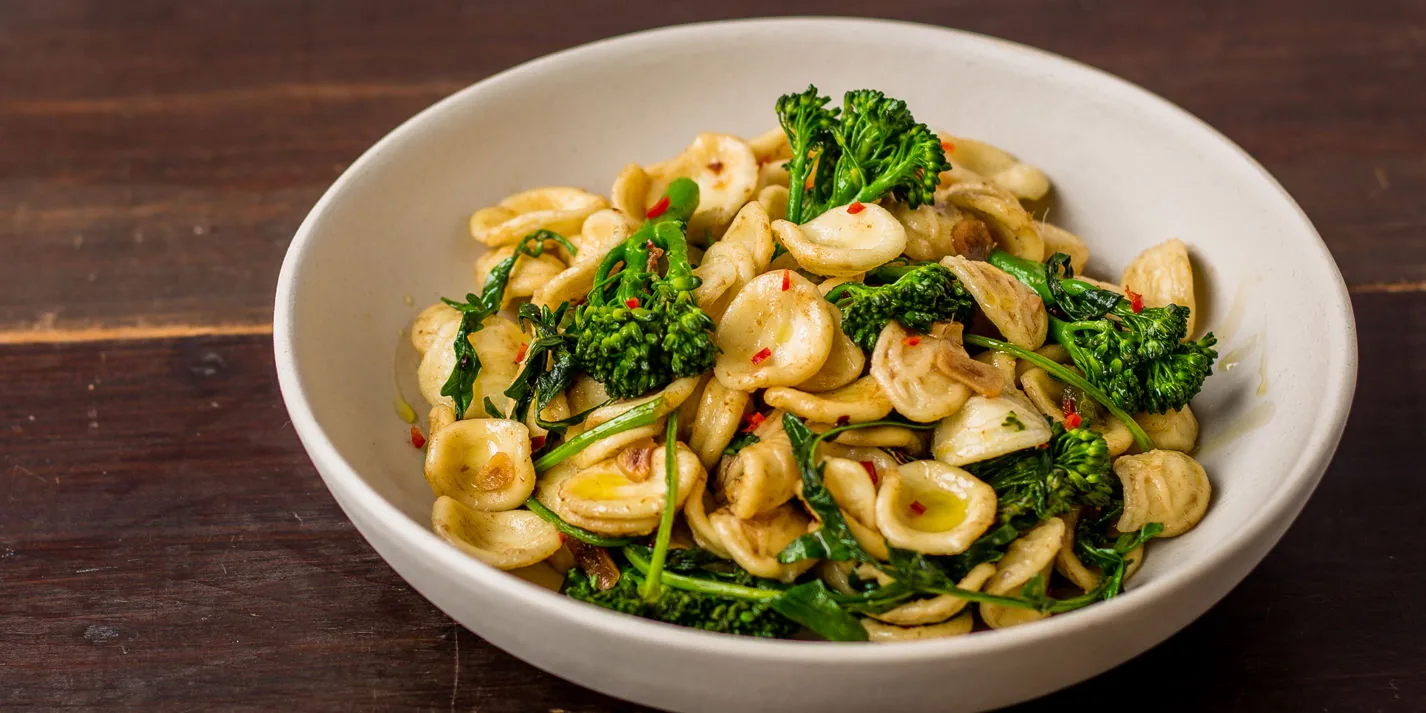 Orecchiette con cime di rapa (Bari)